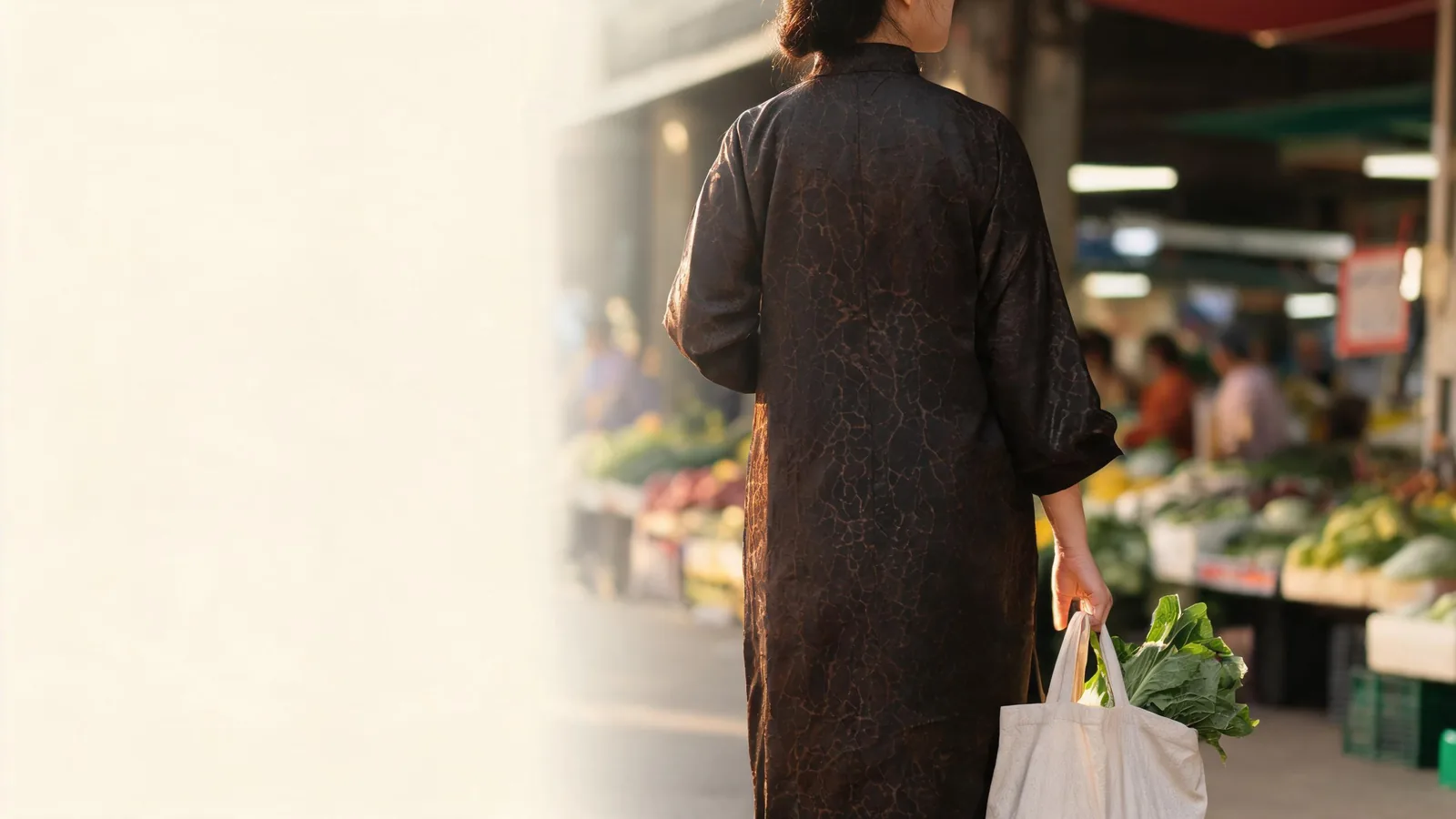 一件香云纱怎么穿一整天?通勤、差旅、晚间的搭配思路
